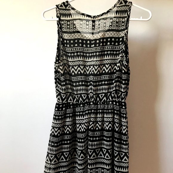 H&M Divided Black and White/Cream Patterned Flared Sleeveless Dress - Picture 3 of 3